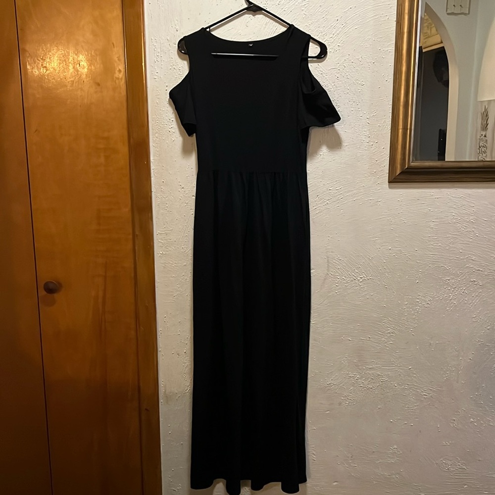 Black maxi dress.m with pockets.